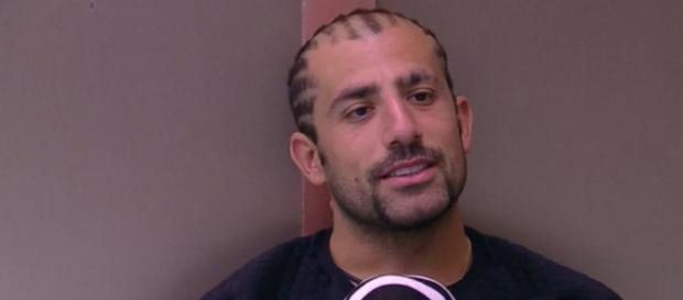 O sírio Kaysar, concedeu uma entrevista para a Revista Tititi e falou de casamento O sírio Kaysar, concedeu uma entrevista para a Revista Tititi e falou de casamento