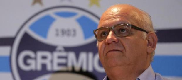 Romildo Bolzan - Presidente do Grêmio Romildo Bolzan - Presidente do Grêmio