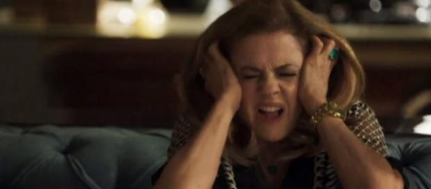 Sophia começa a ser perseguida por espíritos e enlouquece em O Outro Lado do Paraíso (Foto: TV Globo) Sophia começa a ser perseguida por espíritos e enlouquece em O Outro Lado do Paraíso (Foto: TV Globo)