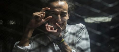 Shawkan, il giornalista egiziano detenuto da 5 anni nella prigione di Tora.