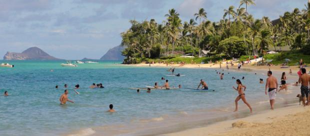 Beachgoers in Lanikai, Hawaii (Image credit – Cristo Vlahos, Wikimedia Commons) Beachgoers in Lanikai, Hawaii (Image credit – Cristo Vlahos, Wikimedia Commons)