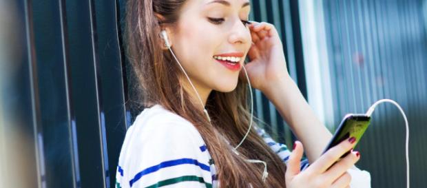 Consecuencias de escuchar la música muy alta con los auriculares bekiasalud.com Consecuencias de escuchar la música muy alta con los auriculares bekiasalud.com