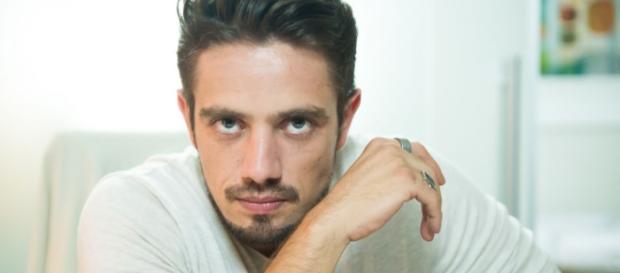 Renato (Rafael Cardoso) em 'O Outro Lado do Paraíso'. (foto reprodução). Renato (Rafael Cardoso) em 'O Outro Lado do Paraíso'. (foto reprodução).