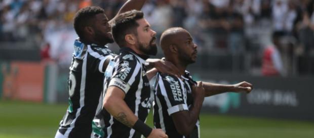 Jogadores do Corinthians pareciam desmotivados no jogo contra o Ceará. (foto reprodução). Jogadores do Corinthians pareciam desmotivados no jogo contra o Ceará. (foto reprodução).