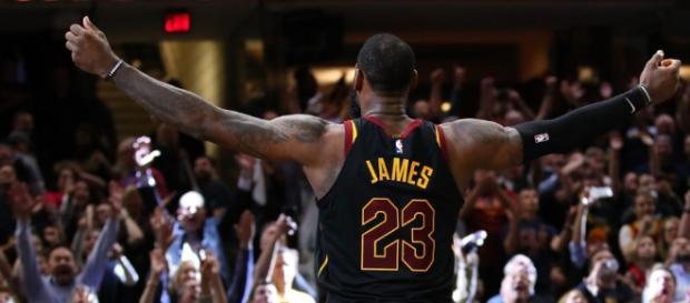 LeBron James hits game-winner at buzzer to give Cleveland ... - scmp.com LeBron James hits game-winner at buzzer to give Cleveland ... - scmp.com