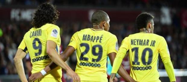 Mercato : Vers un quatrième joueur à la pointe de l'attaque au PSG ? Mercato : Vers un quatrième joueur à la pointe de l'attaque au PSG ?