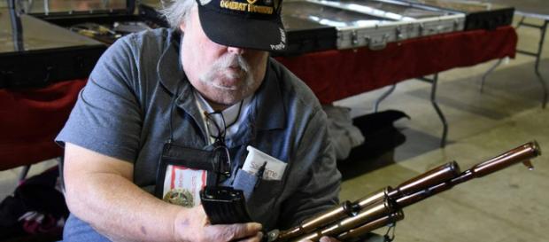 Pourquoi les lobbies des armes sont-ils si puissants aux Etats-Unis ? Pourquoi les lobbies des armes sont-ils si puissants aux Etats-Unis ?