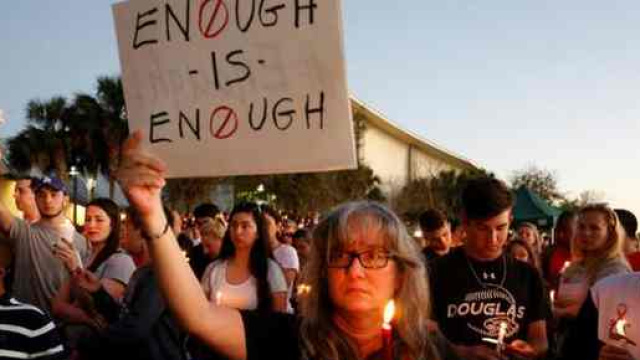 Apr&egrave;s la tuerie de Parkland en Floride, la l&eacute;gislation sur les ports d'armes va-t-elle changer ?