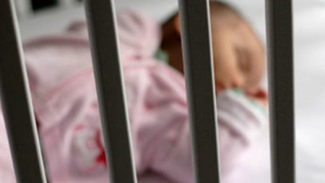 Calabria, bimbo muore dentro la culla