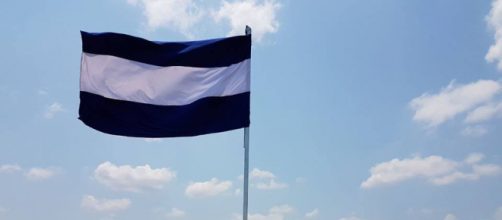 Bandera azul y blanco colocada en Boaco