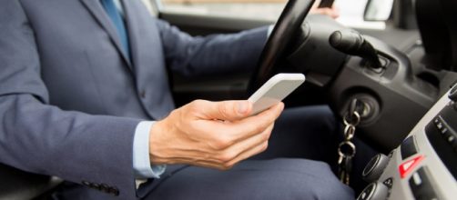Blog: El peligro de usar el móvil en el coche| Mutua MMT Seguros - mmtseguros.es