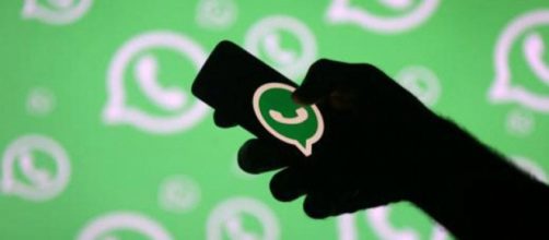 Whatsapp: il messaggio che blocca il cellulare