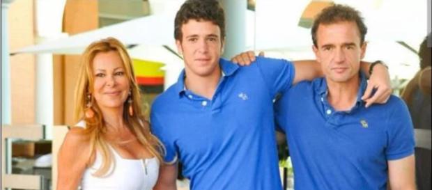 Ana Obregón y su hijo Alex Lequio junto con Alessandro Lequio Ana Obregón y su hijo Alex Lequio junto con Alessandro Lequio