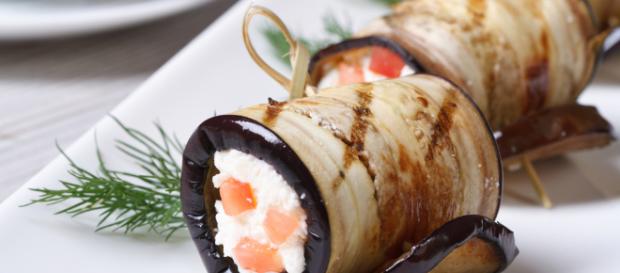 Rollitos de berenjena rellenos de tomate y requesón - Recetín - recetin.com Rollitos de berenjena rellenos de tomate y requesón - Recetín - recetin.com