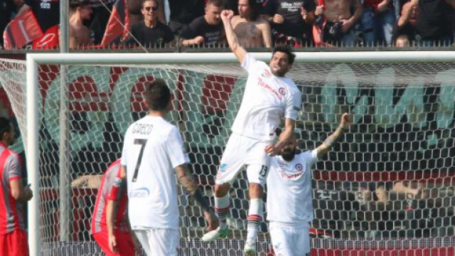 Nella foto della Lega B, Marco Zambelli esulta dopo il gol segnato alla Cremonese