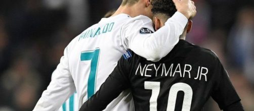 Abrazo entre la estrella del Real Madrid y el supuesto futuro fichaje