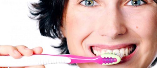 GUÍA] Cómo cepillarse los dientes - Dentisalut - dentisalut.com