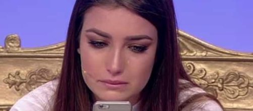 Uomini e Donne, la tronista Nilufar scoppia in lacrime