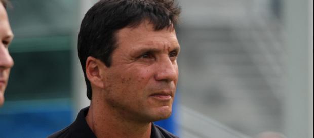 Arouca seria mais um reforço para o time de Zé Ricardo Arouca seria mais um reforço para o time de Zé Ricardo