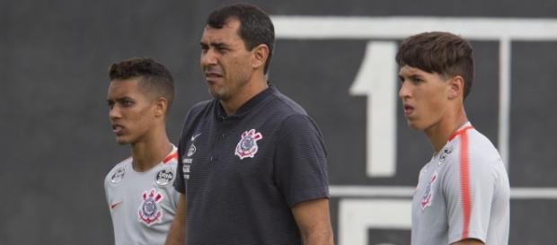 Carille encontra dificuldade para montar setor ofensivo do Timão Carille encontra dificuldade para montar setor ofensivo do Timão