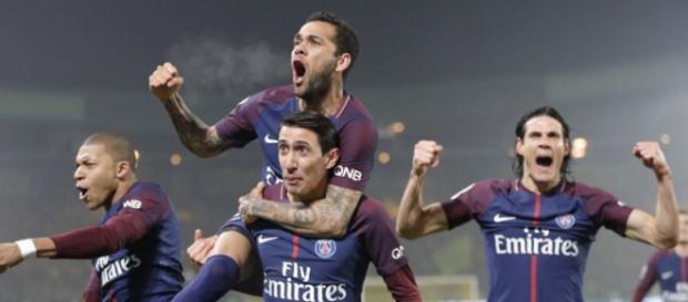 Les joueurs du PSG fêtent leur but Les joueurs du PSG fêtent leur but