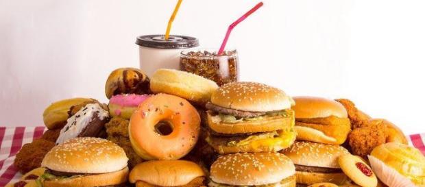 Troppi fast food e poca attività fisica: in Sicilia è allarme diabete Troppi fast food e poca attività fisica: in Sicilia è allarme diabete