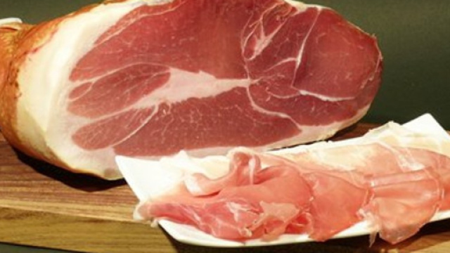 Bufera prosciutto di Parma e San Daniele: per anni acquistato quello 'falso'