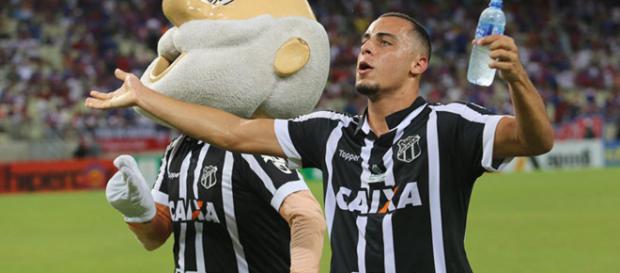 Arthur tinha, além de Corinthians e Palmeiras, outros clubes interessados em seu futebol Arthur tinha, além de Corinthians e Palmeiras, outros clubes interessados em seu futebol