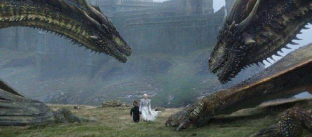 Daenerys esta fuertemente enlazada con los dragones Daenerys esta fuertemente enlazada con los dragones