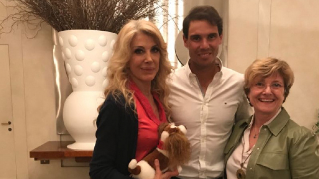 Da sinistra: Gabriella Carlucci, Rafa Nadal e Marina Benvenuti in un hotel del Centro di Roma