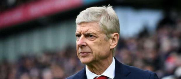 Arsène Wenger est ciblé par la presse comme étant le potentiel coach du Real Madrid. Arsène Wenger est ciblé par la presse comme étant le potentiel coach du Real Madrid.