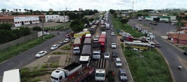 Caminhoneiros encerraram greve. Caminhoneiros encerraram greve.