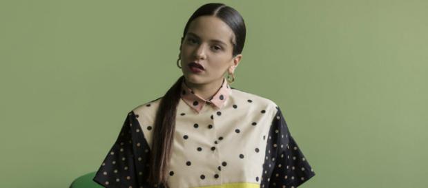 El título del nuevo sencillo de Rosalía es "Malamente" El título del nuevo sencillo de Rosalía es "Malamente"