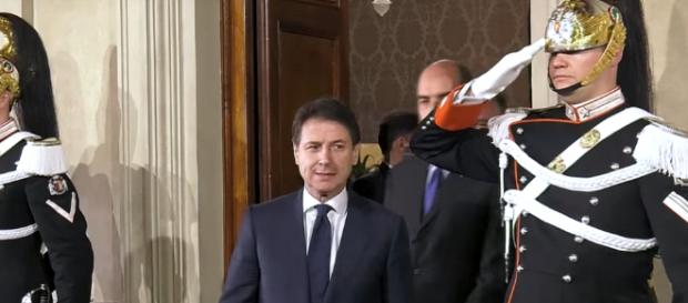 Giuseppe Conte, presidente del Consiglio Giuseppe Conte, presidente del Consiglio