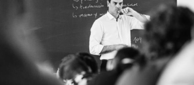 Pedro Sanchez, profesor por un día | el-mundo-tv | EL MUNDO - elmundo.es Pedro Sanchez, profesor por un día | el-mundo-tv | EL MUNDO - elmundo.es