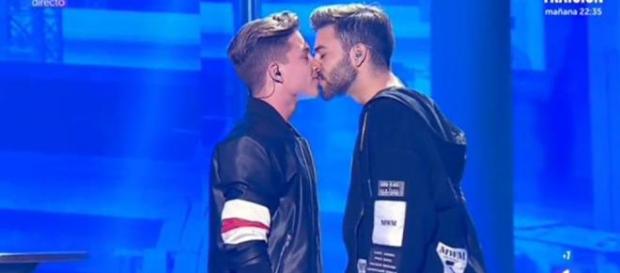 Raoul se distancia de Agoney por la negativa de este a formar grupo con Nerea y Mimi (Rumores) Raoul se distancia de Agoney por la negativa de este a formar grupo con Nerea y Mimi (Rumores)