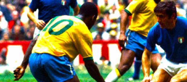 Tarcisio Burgnich contro Pelé ai Mondiali del 1970 Tarcisio Burgnich contro Pelé ai Mondiali del 1970