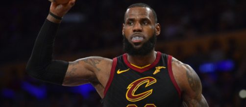 Lebron James will reportedly meet with other teams in free agency.