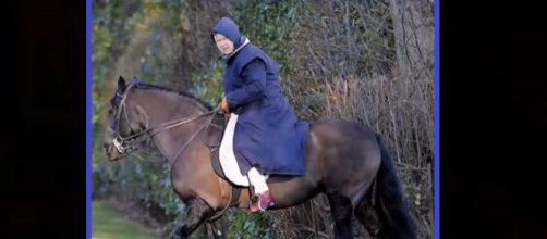 Queen Elizabeth's love for horses prompts her to use modern technology. - [Image by Learpilotken / YouTube Screenshot]