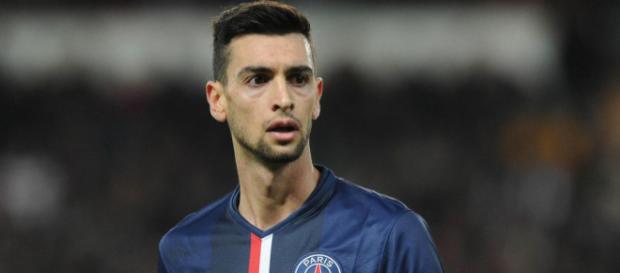 Javier Pastore est sur la sortie cet été, mais son salaire est beaucoup trop élevé pour les clubs intéressés par le joueur. Javier Pastore est sur la sortie cet été, mais son salaire est beaucoup trop élevé pour les clubs intéressés par le joueur.