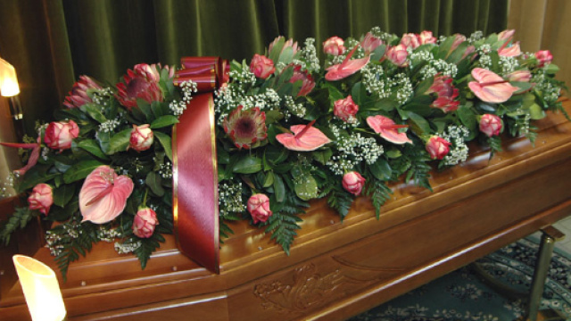 Niente soldi per il funerale: tiene in casa per cinque mesi il cadavere mummificato della zia.