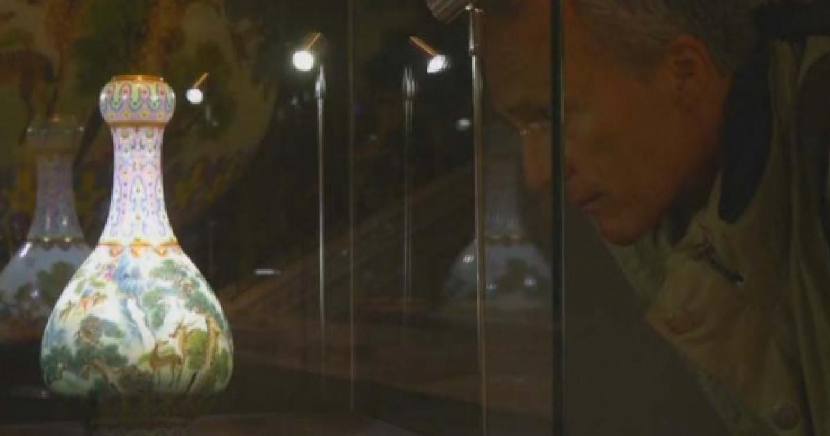 France Chinese vase found in shoe box in attic sells for £14 million