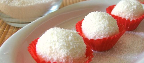 Gustose praline con cocco e ricotta