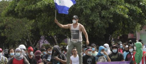 Nicaragua protesta contra el presidente Daniel Ortega colocando barricadas