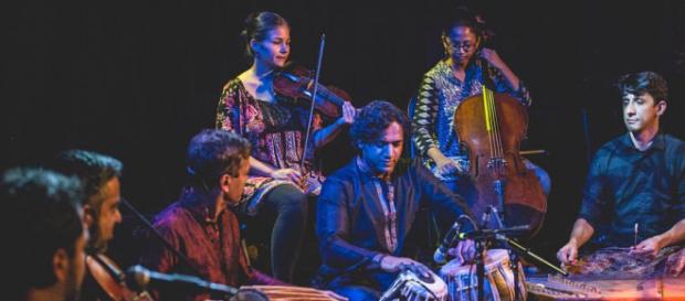 "In Time" por Akshara Music Ensemble, 2018. "In Time" por Akshara Music Ensemble, 2018.