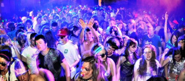 Terni, 17enne perde la vista durante festa: c'era droga nella bottiglietta dell'acqua Terni, 17enne perde la vista durante festa: c'era droga nella bottiglietta dell'acqua