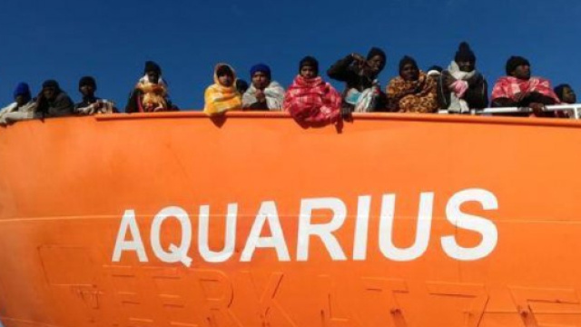 Italia-Malta, scontro su nave dei migranti Salvini nega i porti e ... - newsstandhub.com