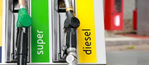 Aumento benzina: al Brennero oltre 2 euro, Codacons ricorda promesse su accise a Governo.