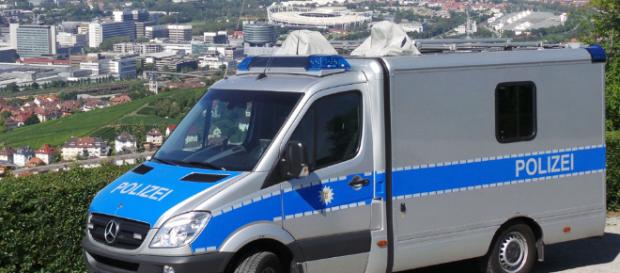 13-Jährige im Wald missbraucht und gefilmt 13-Jährige im Wald missbraucht und gefilmt