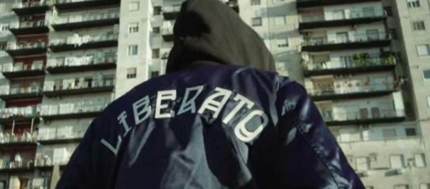 Diffuse le prime immagini del volto di Liberato Diffuse le prime immagini del volto di Liberato